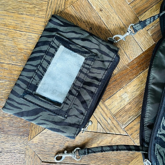 Baggelini Backpack - Picture 11 of 11